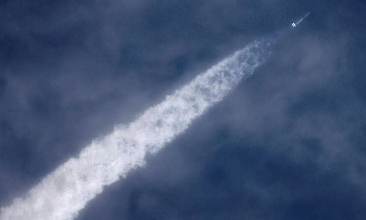 صاروخ بلو أوريجين يطلق قمرا صناعيا في مدار خاطئ