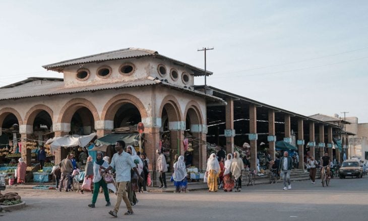 وول ستريت جورنال: لمواجهة إغلاق الحوثيين باب المندب.. واشنطن ستخرج “كوريا الشمالية الأفريقية” من عزلتها