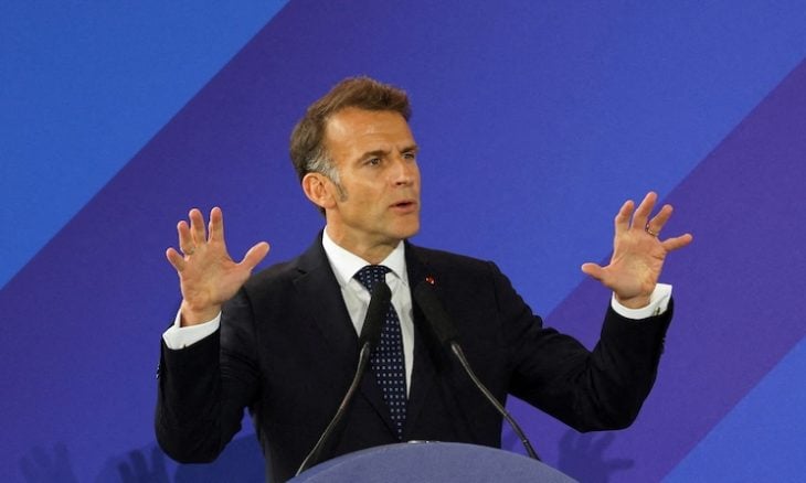 ماكرون: الدفاع المشترك للاتحاد الأوروبي “أقوى” من معاهدة الأطلسي