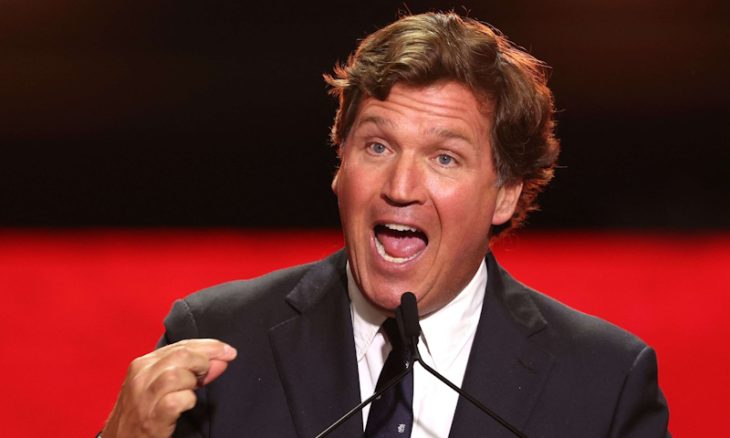 كيف أصبح تاكر كارلسون قائدا لحركة التمرد ضد حرب ترامب على إيران والنفوذ الإسرائيلي في أمريكا؟