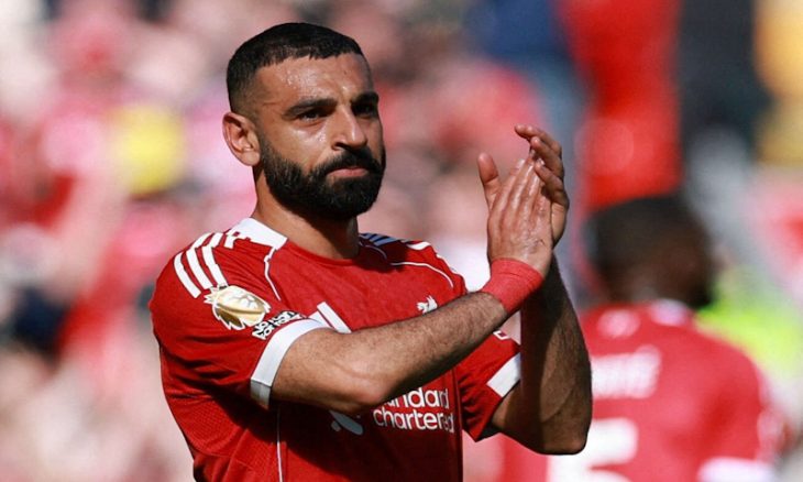 مدرب منتخب مصر يطمئن على حالة صلاح بعد إصابته مع ليفربول