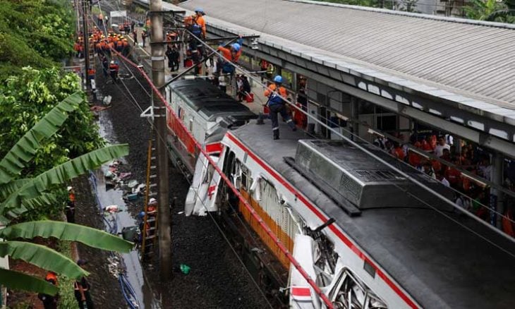 14 قتيلا على الأقل جراء تصادم قطارين قرب جاكرتا- (صور)