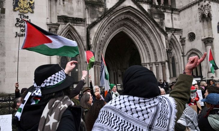 عضو من “بالستاين أكشن” يقول في محاكمته إن مداهمة مصنع إسرائيلي شرف