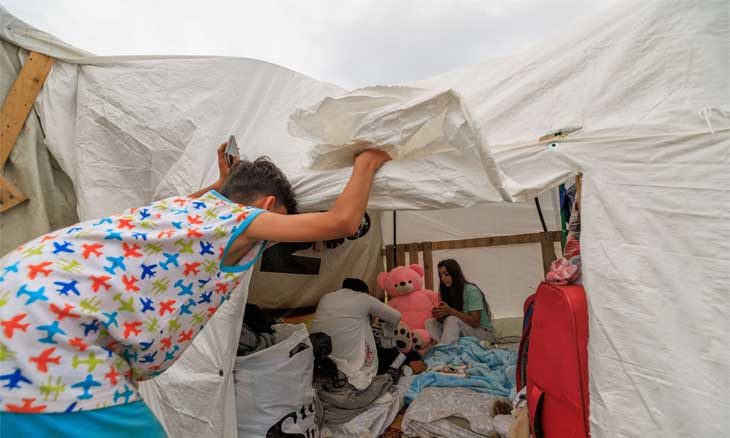 فائض إنسانية وشباب مندفع… وفي مخيم البرج لاجئ يرحب بنازح