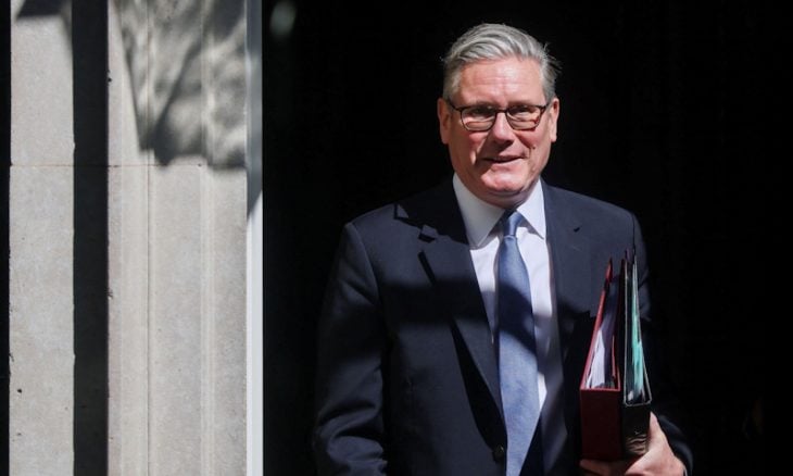 محاكمة 3 أشخاص بتهمة الإحراق العمد لممتلكات مرتبطة برئيس الوزراء البريطاني