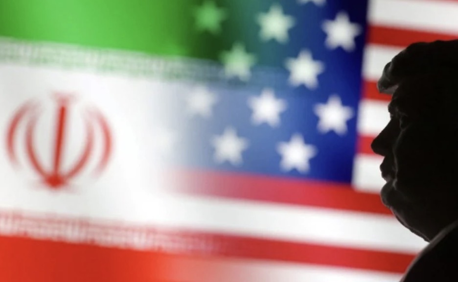 سيناتور أميركي يكشف سبباً وراء تحرك ترامب العسكري ضد إيران