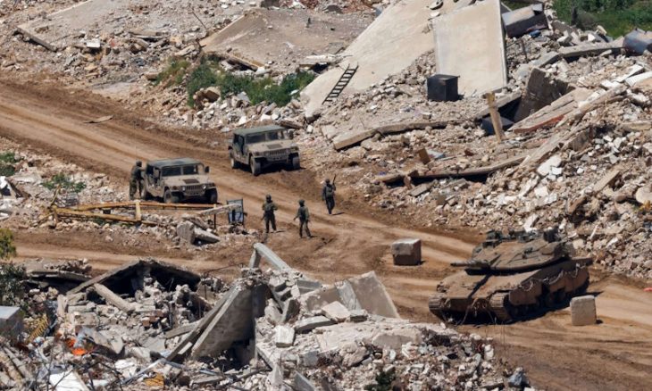 اشتعال النيران في مركبة إثر سقوط مسيرة في شمال إسرائيل