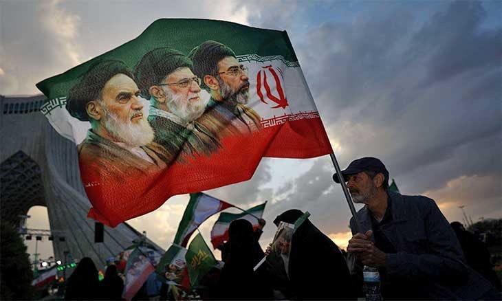 أمريكا تستعد لحصار مطوّل على إيران… وطهران: واشنطن ستتلقى «رداً مؤلماً»