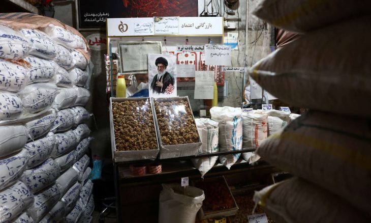 انهيار إيران اقتصاديا قد يأتي متأخرا بالنسبة لترامب