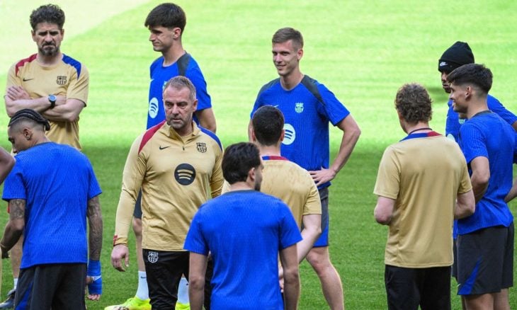 فليك يتفق على تمديد عقده مع برشلونة