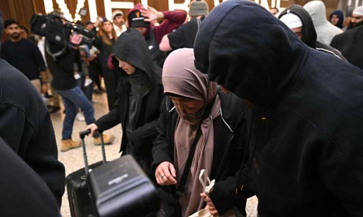 ثلاث نساء مرتبطات بتنظيم “الدولة” يصلن إلى أستراليا بعد سنوات في سوريا