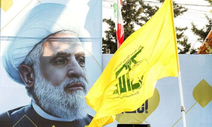 فايننشال تايمز: حزب الله يستعيد قوته ويرجع إلى بداياته في حرب العصابات