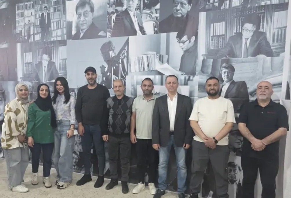 فرقة عشاق الأقصى للأغنية الوطنية تزور مركز محمود درويش الثقافي في مخيم البداوي