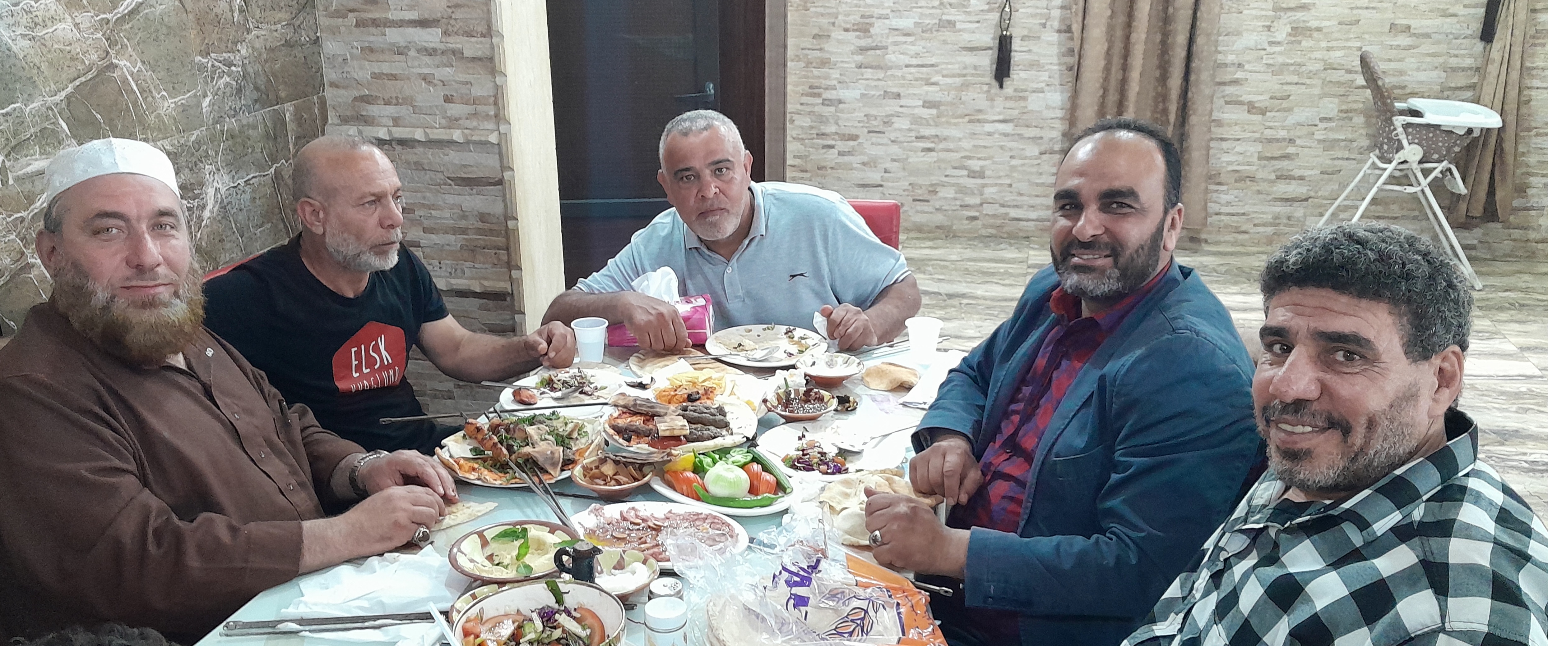 لقاءٍ أخويٍّ تسوده المحبة والألفة، أقام كلٌّ من الحاج عبد المحسن حامد وفضيلة الشيخ الدكتور محمود أبو شقير، المرشد الديني لـ حملة الإحسان للحج والعمرة، لقاءً وداعيًا مباركًا قبيل التوجّه إلى الديار المقدسة