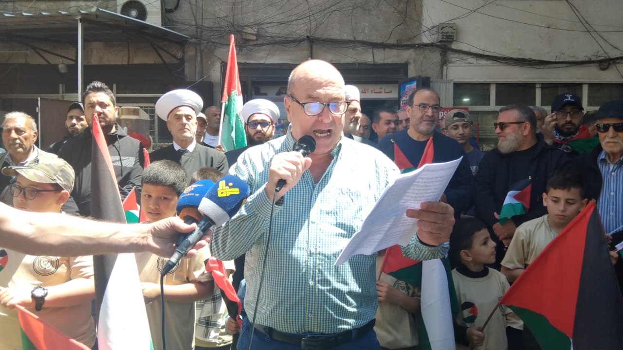 خليل : حق العودة حق ثابت ومشروع يتوارثه الأجيال جيلا بعد جيل.  نظّمت الفصائل الفلسطينية واللجان الشعبية في مخيم البداوي وقفة جماهيرية حاشدة إحياءً للذكرى الثامنة والسبعين لنكبة فلسطين،