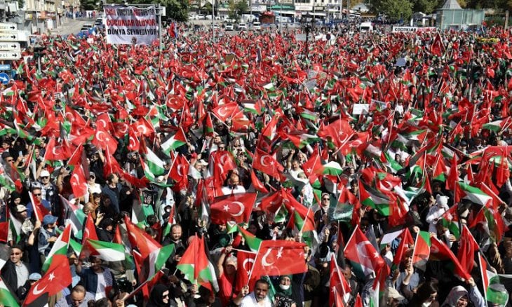 واشنطن بوست: تقلب سياسات الولايات المتحدة وتنمر إسرائيل يجبران تركيا على البحث عن “ملكية إقليمية”