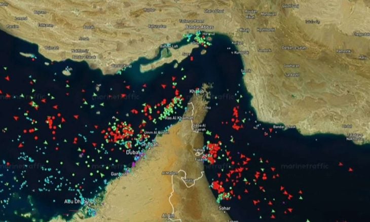 إيران تعلن أن نطاق سيطرتها لهرمز يشمل مياها إماراتية وأبوظبي تنتقد