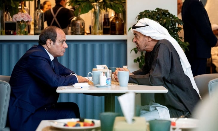 نشر المقاتلات المصرية في الإمارات يكشف عن معضلة السيسي بين أبو ظبي والشارع المصري