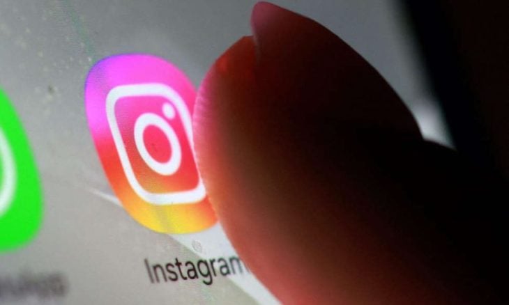 أطباء بريطانيون: خطورة وسائل التواصل الاجتماعي على الأطفال لا تقل عن التدخين