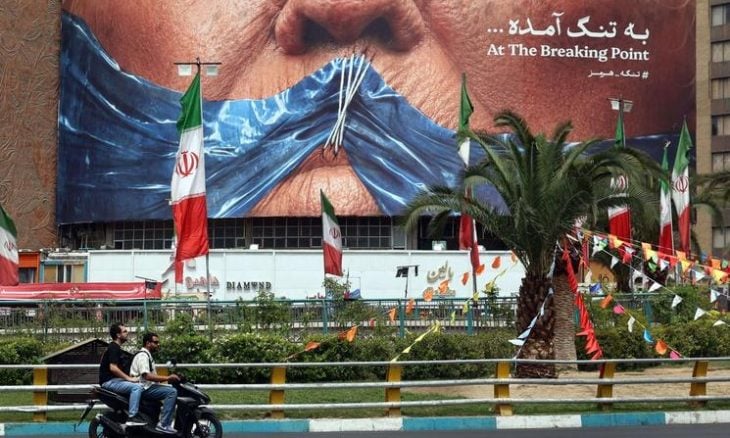 مسؤول أمريكي يكشف أهم بنود الاتفاق مع طهران: تفكيك النووي وفتح مضيق هرمز وتخفيف مشروط للعقوبات