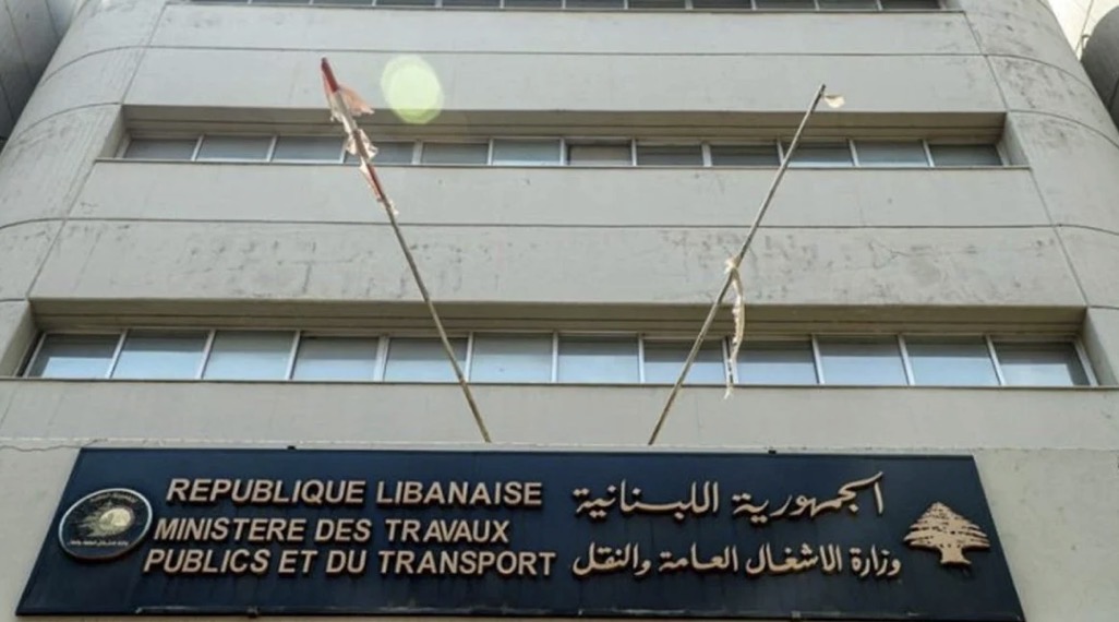 جدل شركة المطار يتصاعد... و"الأشغال" توضح