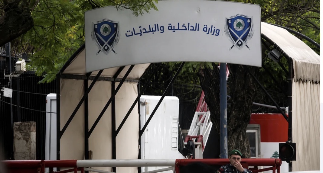 قرار جديد يغيّر حركة الشاحنات في لبنان... هذه مواعيد المنع