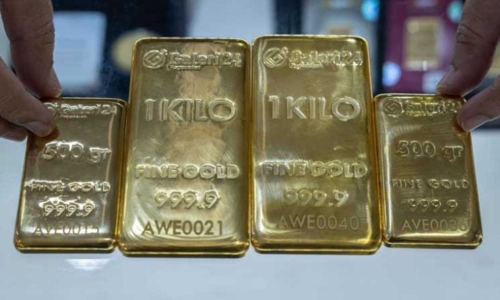 الذهب يرتفع مع تراجع النفط بعد أن أرجأ ترامب شن هجوم على إيران