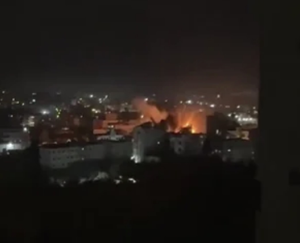 بالفيديو: كرة نار تهزّ برج الشمالي... لحظة الغارة الإسرائيلية العنيفة