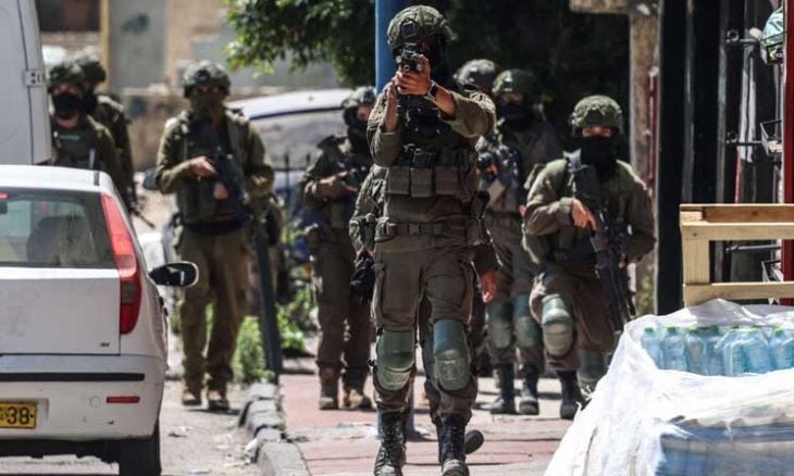 الاحتلال يهدم محالّ تجارية ويشدد إجراءاته في محيط حاجز قلنديا.. والرئاسة الفلسطينية تعتبره جزءًا من مخطط لتهجير اللاجئين- (فيديو)