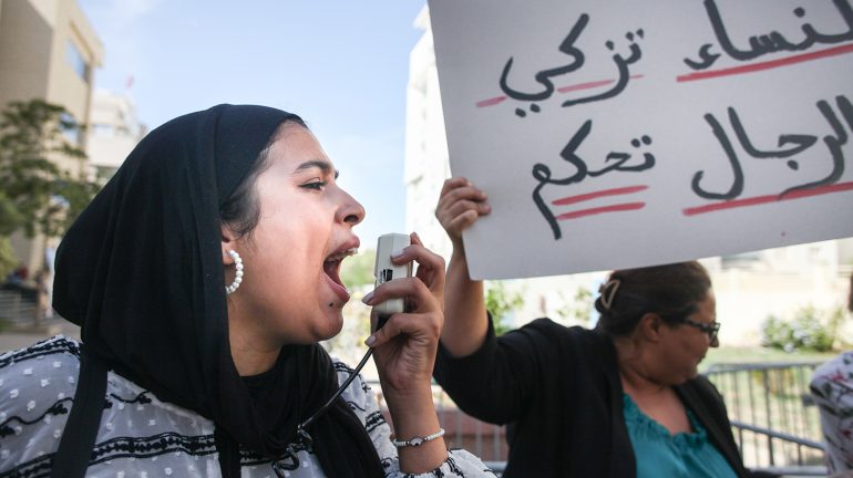 بعد تطبيق "حد الزنا" عَلَناً على امرأة في ليبيا، ماذا نعرف عن العقوبة التي لا تزال دول إسلامية تطبقها؟