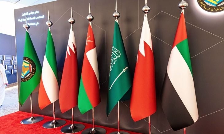 وول ستريت جورنال: دول الخليج تتقبل “الواقع الجديد” وسيطرة إيران على مضيق هرمز