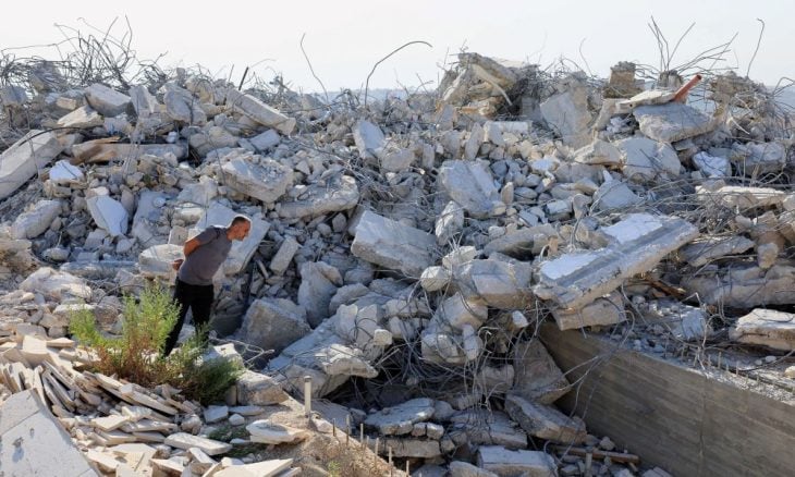 إسرائيل تشرد 3 عائلات فلسطينية بهدم بناية جنوب بيت لحم- (صور)