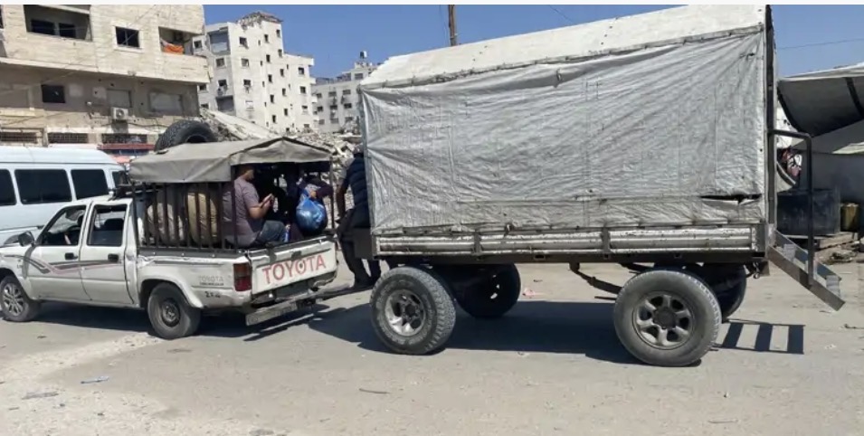 طرق غزة المدمرة.. رحلة نصف ساعة أصبحت تستغرق ثلاث ساعات