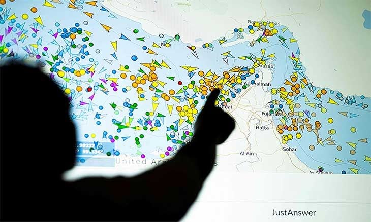 مصادر: أمريكا تواصلت مع «الحرس الثوري» عبر قناة سرّية كردية… وإيران تصعّد