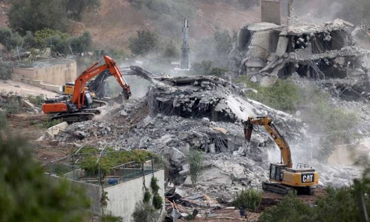 الضفة.. إسرائيل تهدم 3 مبان سكنية وتعتقل 7 فلسطينيين- (فيديو)