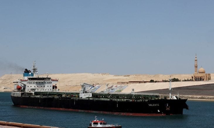 مصر: قناة السويس في مرمى أزمة الديون… اقتراح بتحصيل رسوم العبور لسنوات مقدمًا