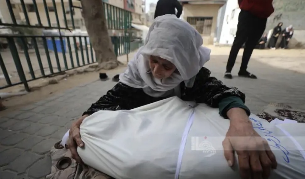 4 شهداء إثر قصف منزل في بيت لاهيا وقصف مدفعي في مناطق متفرقة من غزة