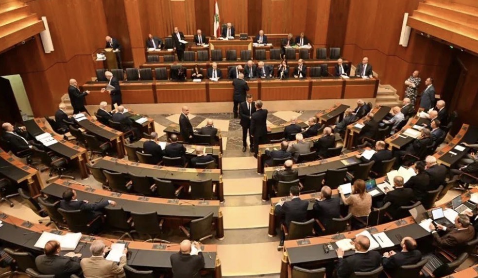 ما حظوظ إسقاط قانون العفو؟ مرجع دستوري يجيب