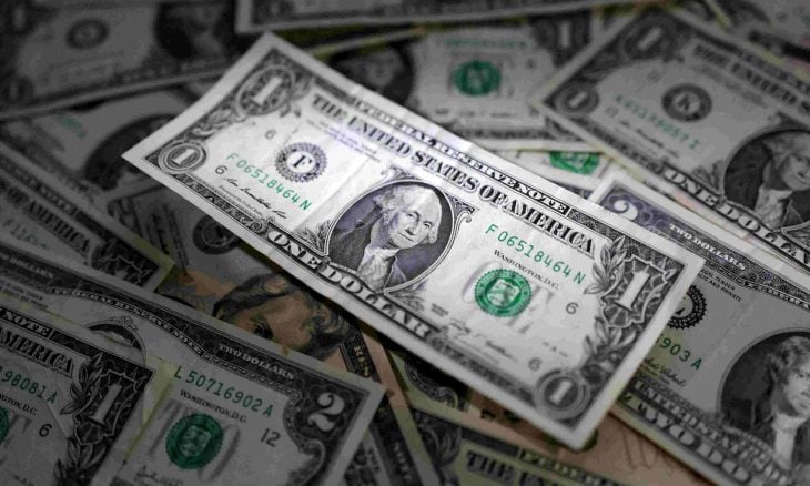 الدولار يصعد مع زيادة الرهانات على رفع أسعار الفائدة الأمريكية