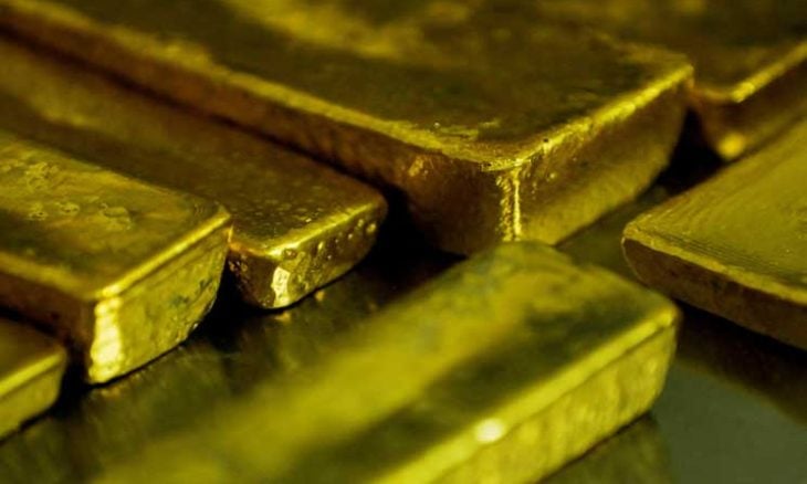 الذهب يرتفع مع استيعاب قرار رفع الفائدة الأمريكية وتراجع النفط