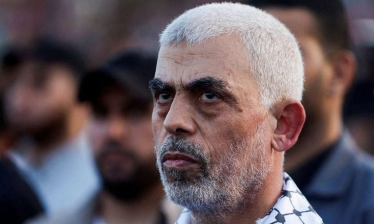 مسؤول سابق في “فتح”: سأكشف رسالة طلب السنوار مني نقلها إلى إسرائيل