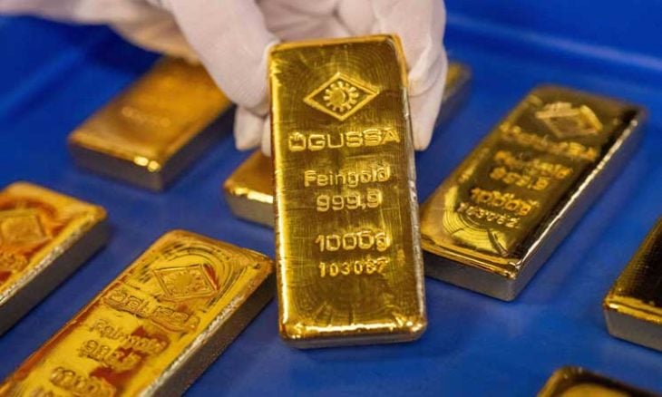 الذهب ينخفض بأكثر من 1% متأثرا بتوقعات رفع الفائدة الأمريكية
