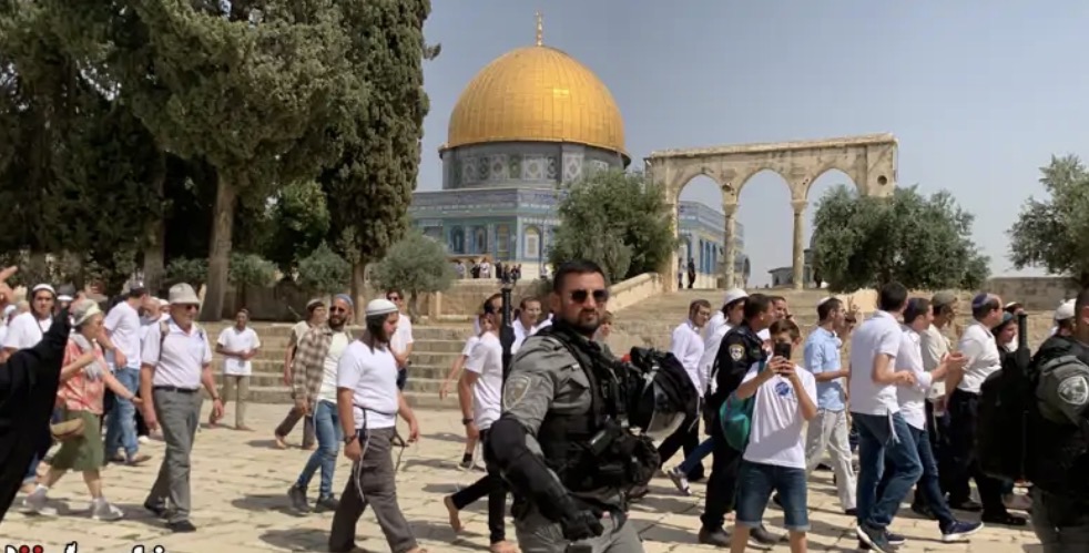 مستعمرون يقتحمون الأقصى في سادس أيام "عيد العرش"