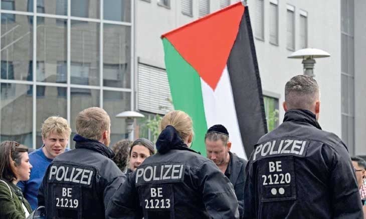 مع محاكمة نشطاء التضامن مع فلسطين “أولم 5″… ألمانيا تبدو دولة بوليسية أكثر فأكثر