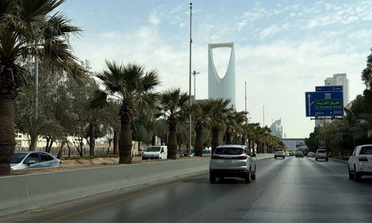 التحالف السعودي يشن غارات على شركة نفط غربي صنعاء والحوثيون يهددون بـ”رد مؤلم في الرياض”
