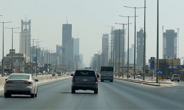 التحالف يعلن اعتراض 3 مسيرات وصواريخ فوق الرياض والبحر الأحمر