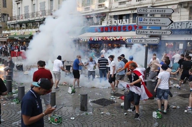 ما صحة اتهام المهاجرين والأجانب بالوقوف وراء أعمال الشغب في فرنسا؟