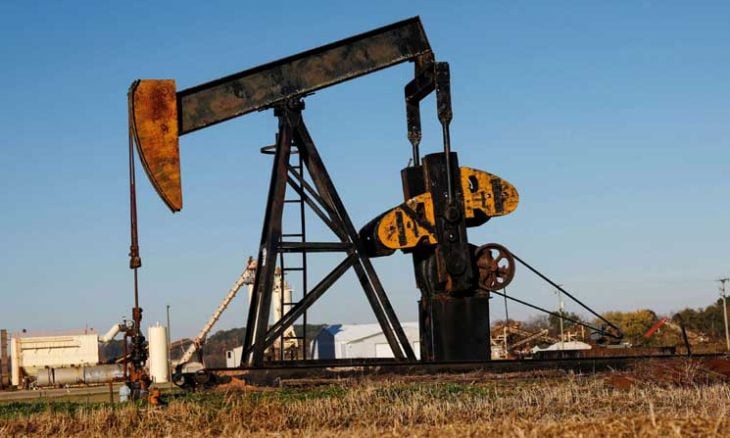 النفط يتراجع من أعلى مستوياته في 6 أشهر رغم مخاوف مرتبطة بالمعروض