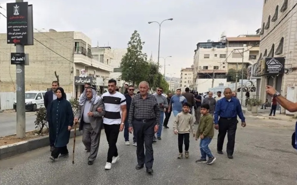 وقفة احتجاجية للمطالبة بعودة الأسر المهجرة إلى منازلهم في الخليل